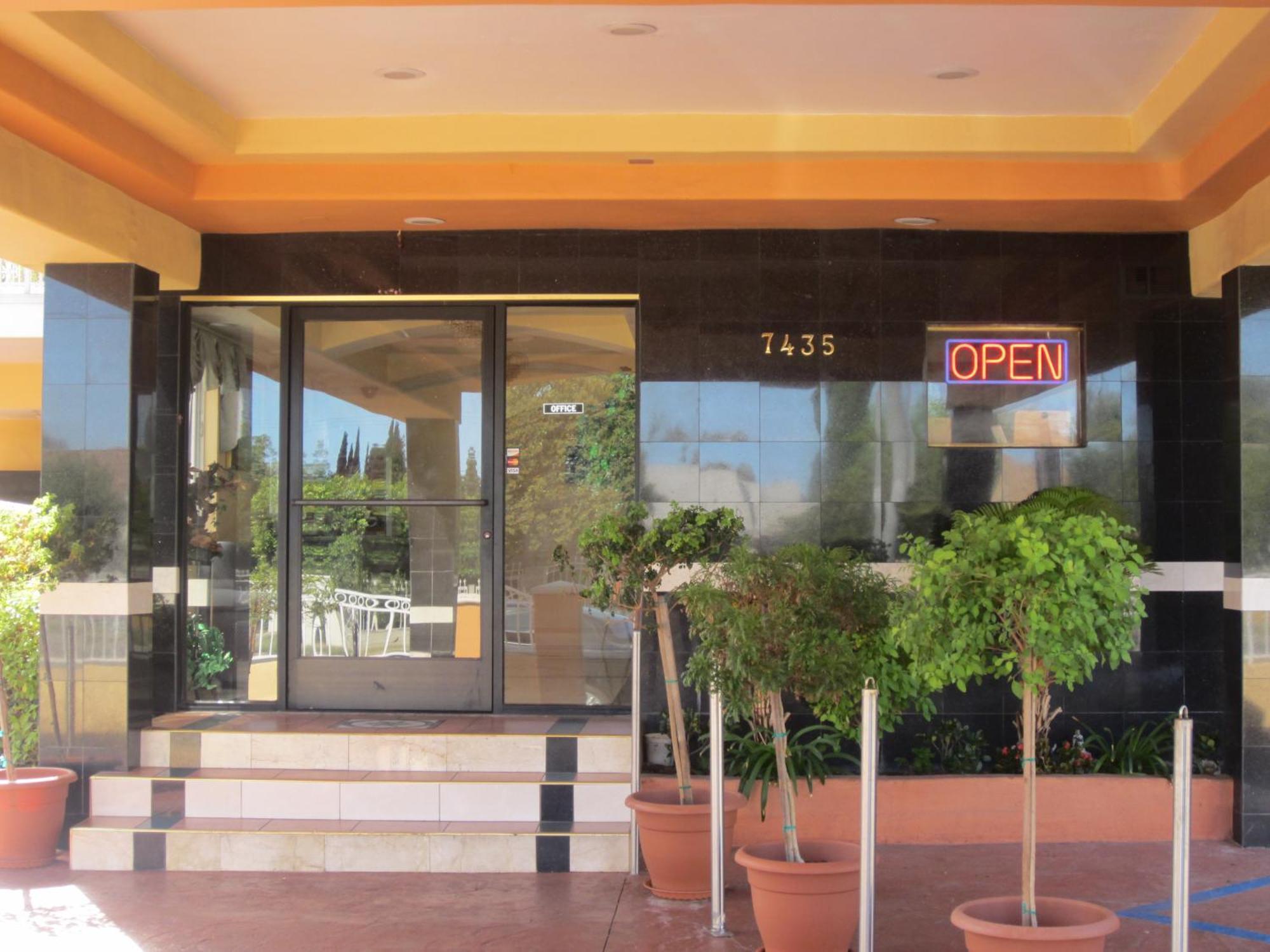 Starlight Canoga Park