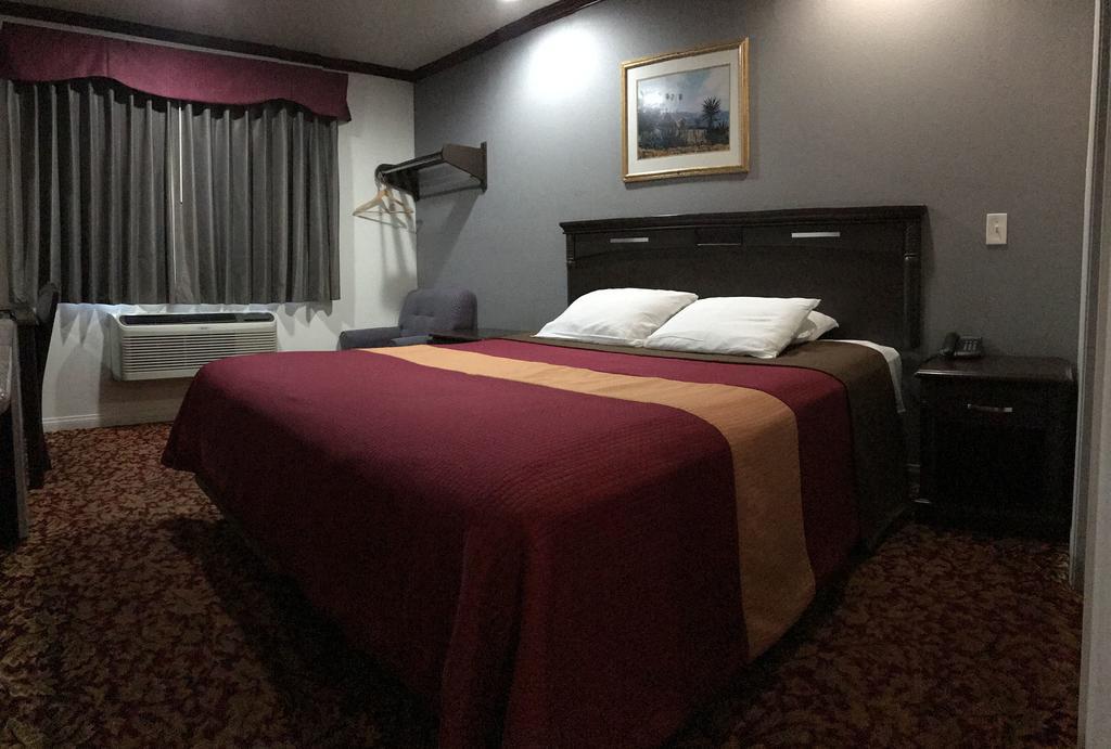 Starlight Canoga Park Motel 2*