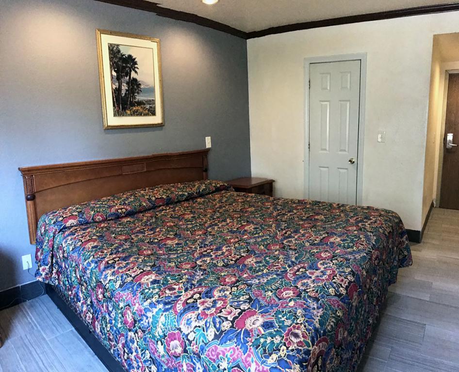 Starlight Canoga Park Motel