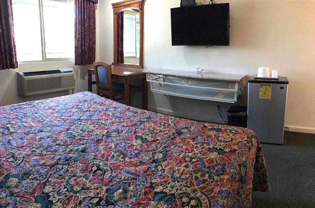 Starlight Canoga Park Motel 2*