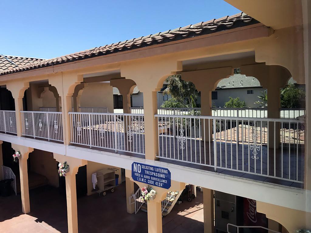 Starlight Canoga Park 2*