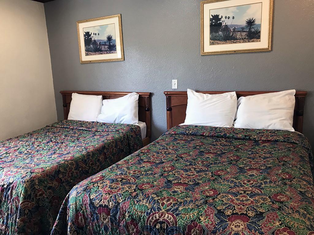 Starlight Canoga Park Motel 2*